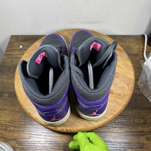 Athletic_Shoes